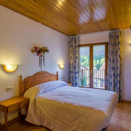 Hostal Cal Mestre Vilallonga de Ter Eksteriør billede