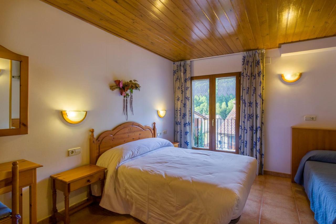 Hostal Cal Mestre Vilallonga de Ter Eksteriør billede