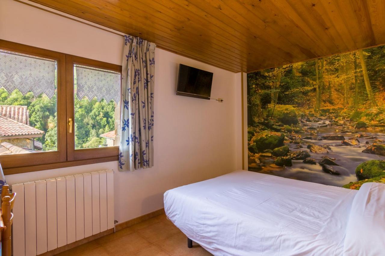 Hostal Cal Mestre Vilallonga de Ter Eksteriør billede