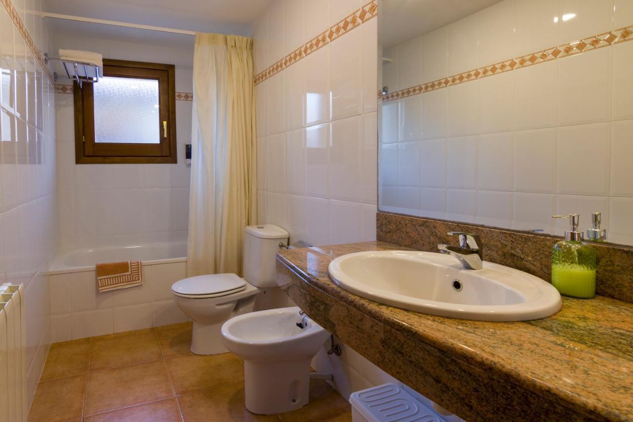 Hostal Cal Mestre Vilallonga de Ter Eksteriør billede