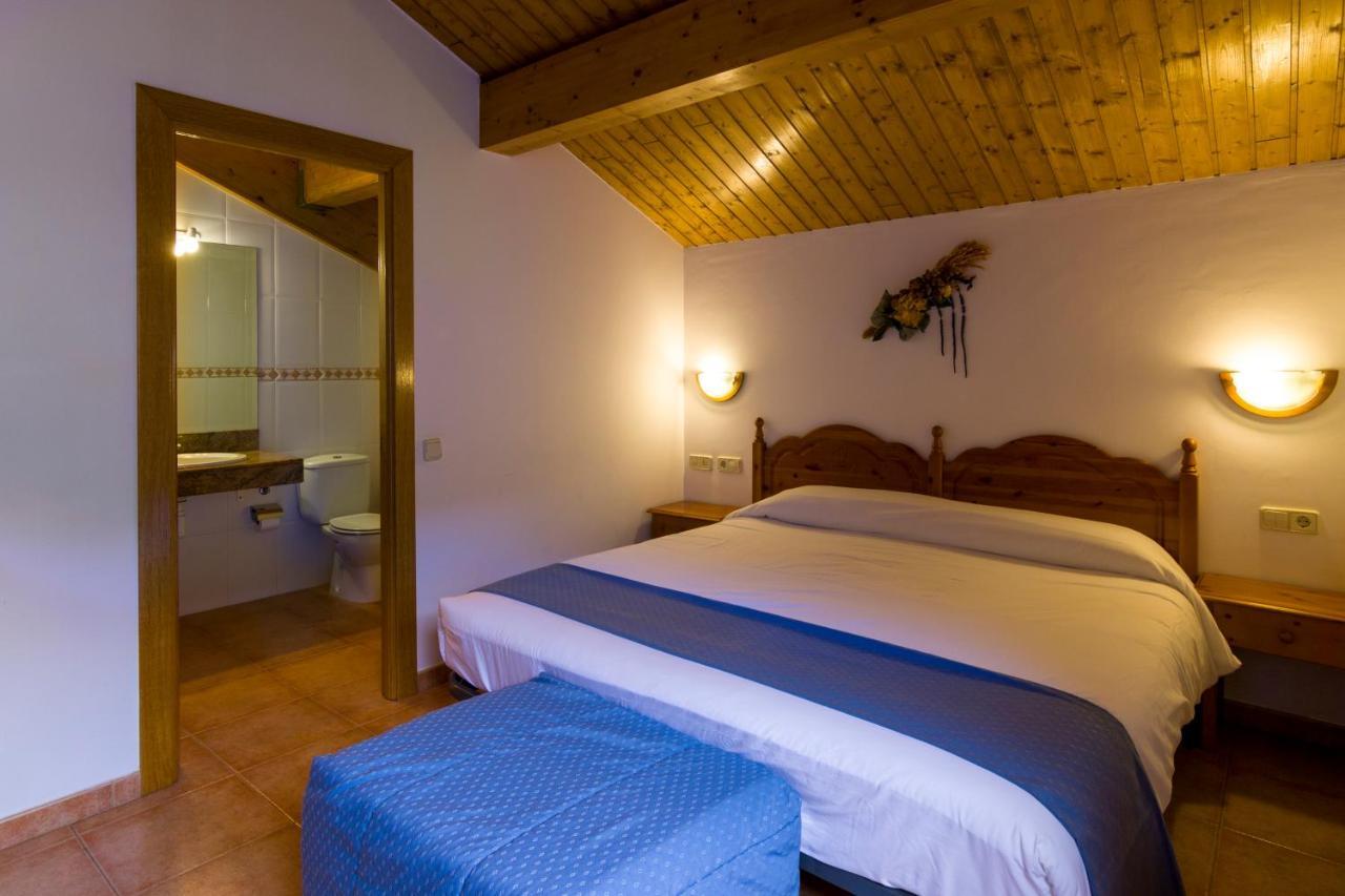Hostal Cal Mestre Vilallonga de Ter Eksteriør billede