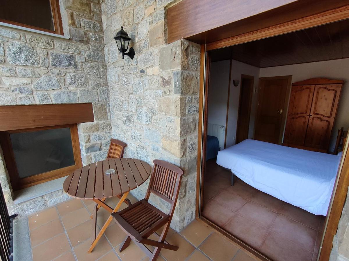 Hostal Cal Mestre Vilallonga de Ter Eksteriør billede