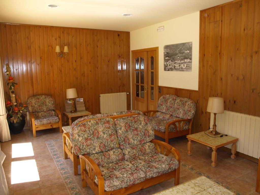Hostal Cal Mestre Vilallonga de Ter Eksteriør billede